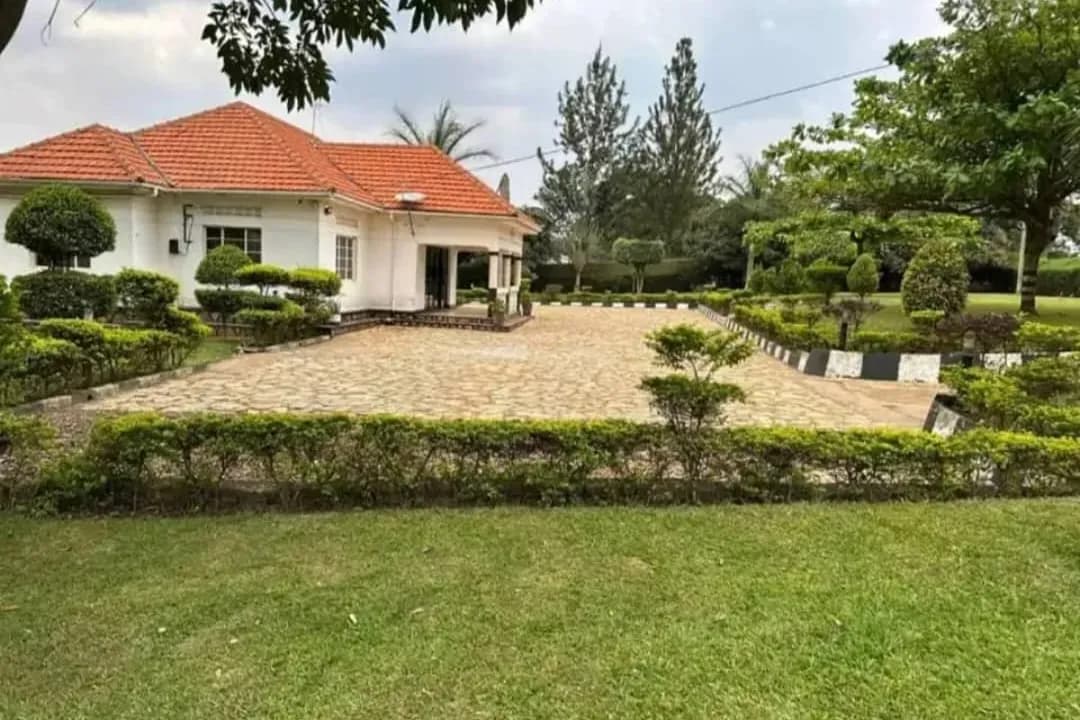 Modern 4 bedroom House